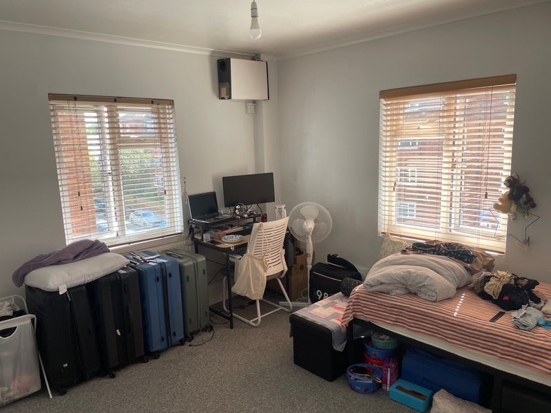 Room North End Road in Greater London