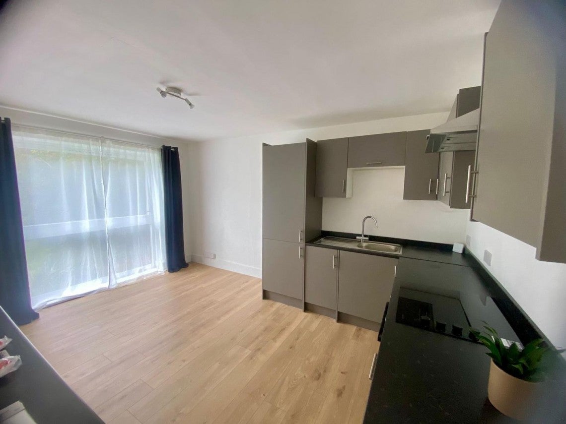 Flat Lansdown Road in Chalfont St Peter