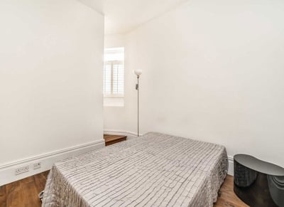 Flat South Parade in Greater London