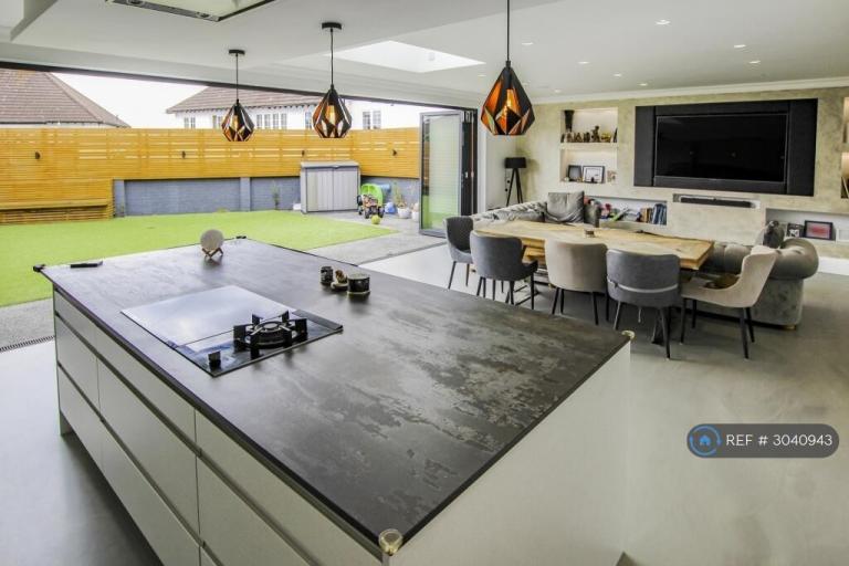 House Frankland Close in Greater London