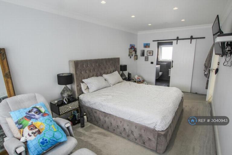 House Frankland Close in Greater London