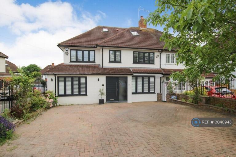 House Frankland Close in Greater London