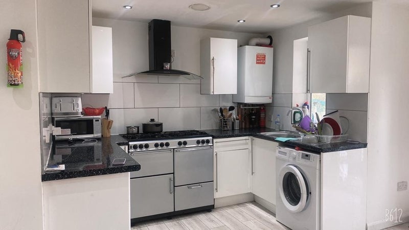 Room Henniker Road in Greater London