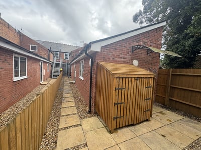 Flat Bearwood Road in Sandwell