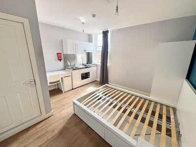 Flat Bearwood Road in Sandwell