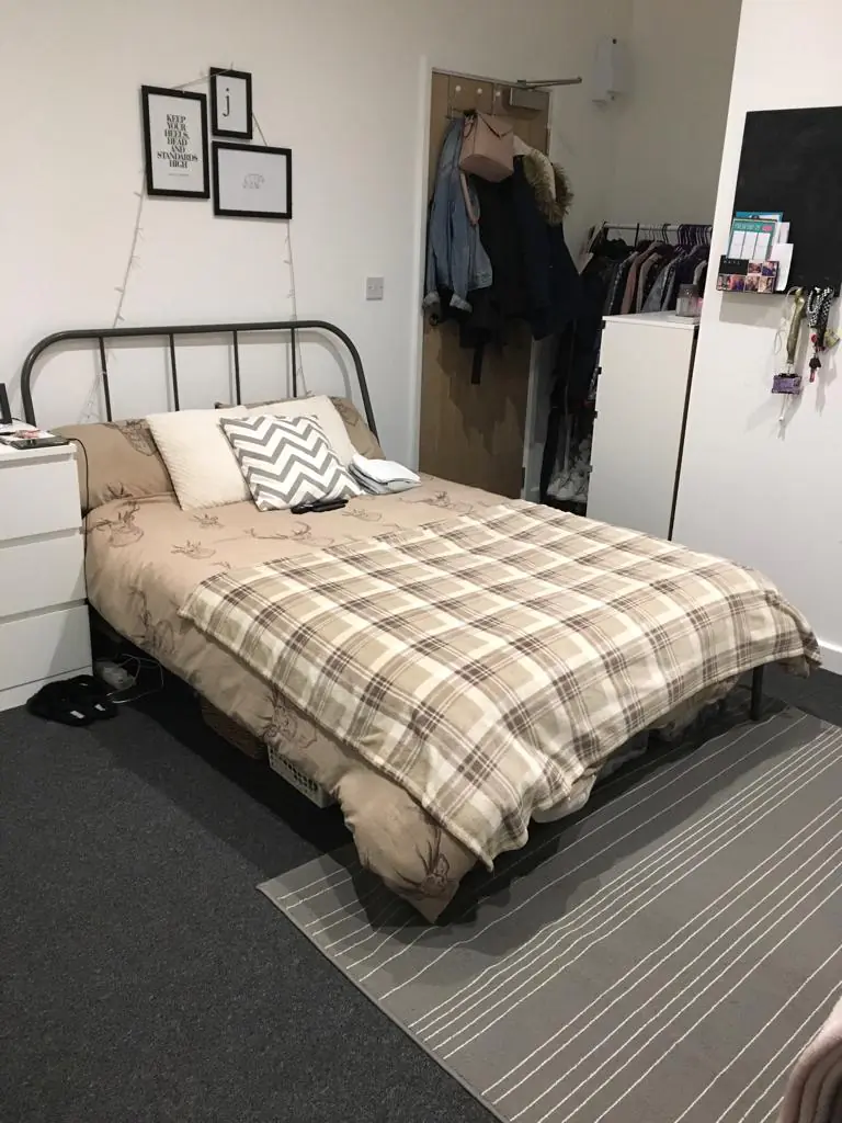 Room Daneshill Road in Leicester