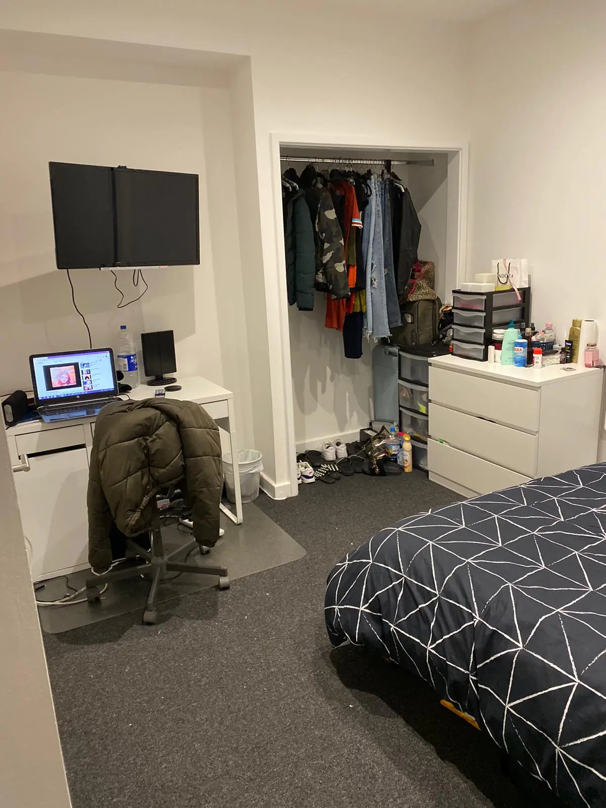 Room Daneshill Road in Leicester