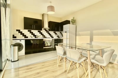 Flat Caxton Road in Greater London