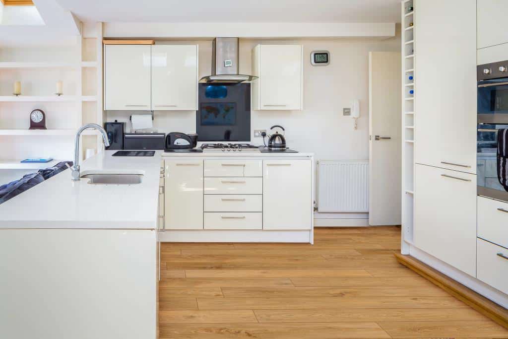 Flat Bramfield Road in Greater London