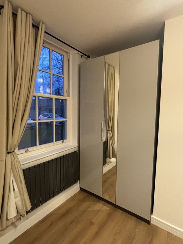 Flat Blakenham Court in Greater London