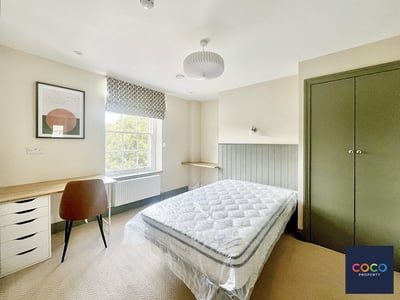 Room Wollaston Road in Dorchester