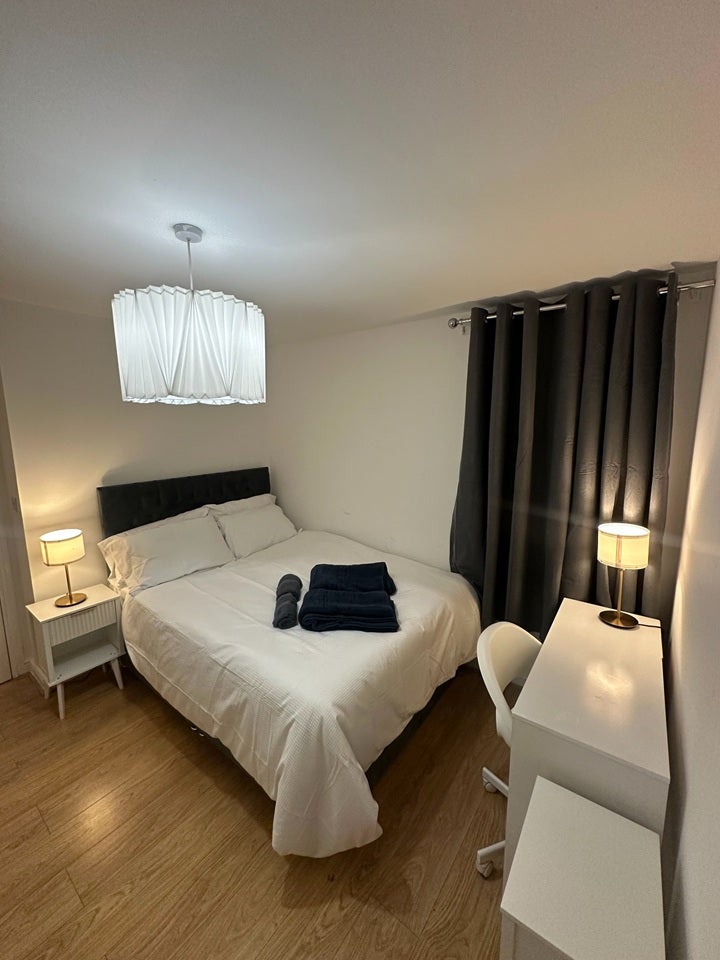 Flat Candle Street in Greater London