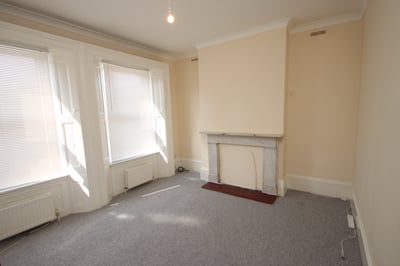 Flat Luton Road in Chatham