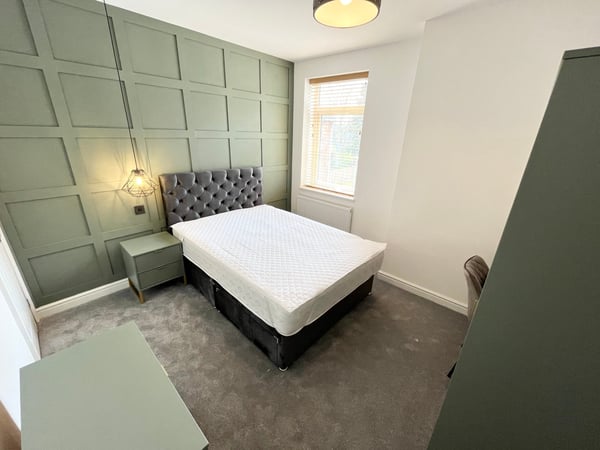 Room St Margarets Road in Peterborough