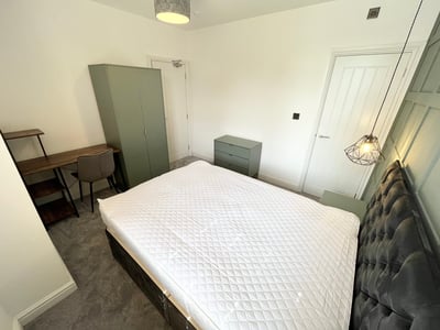 Room St Margarets Road in Peterborough