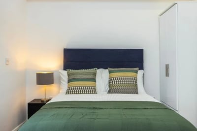 Flat Warwick Road in Greater London