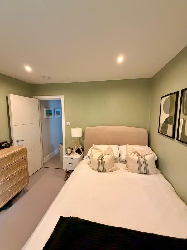 Room Steerforth Street in Greater London