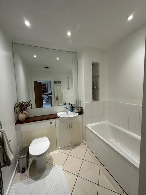 Flat Waterstone Way in Dartford