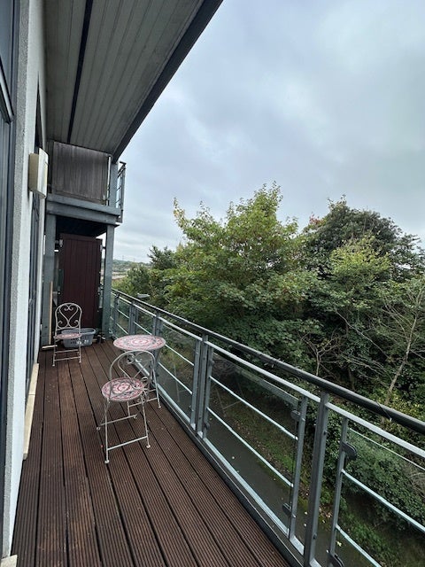 Flat Waterstone Way in Dartford