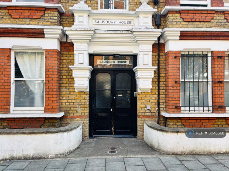 Flat Rushcroft Road in Greater London
