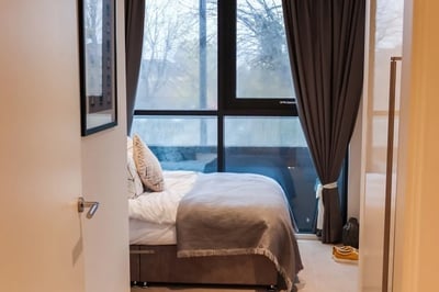 Flat Curtis Lane in Greater London