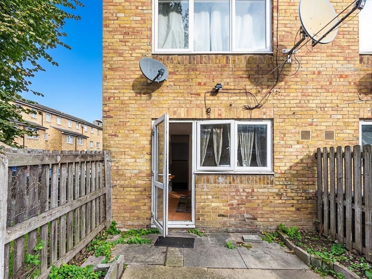 House Montague Square in Greater London
