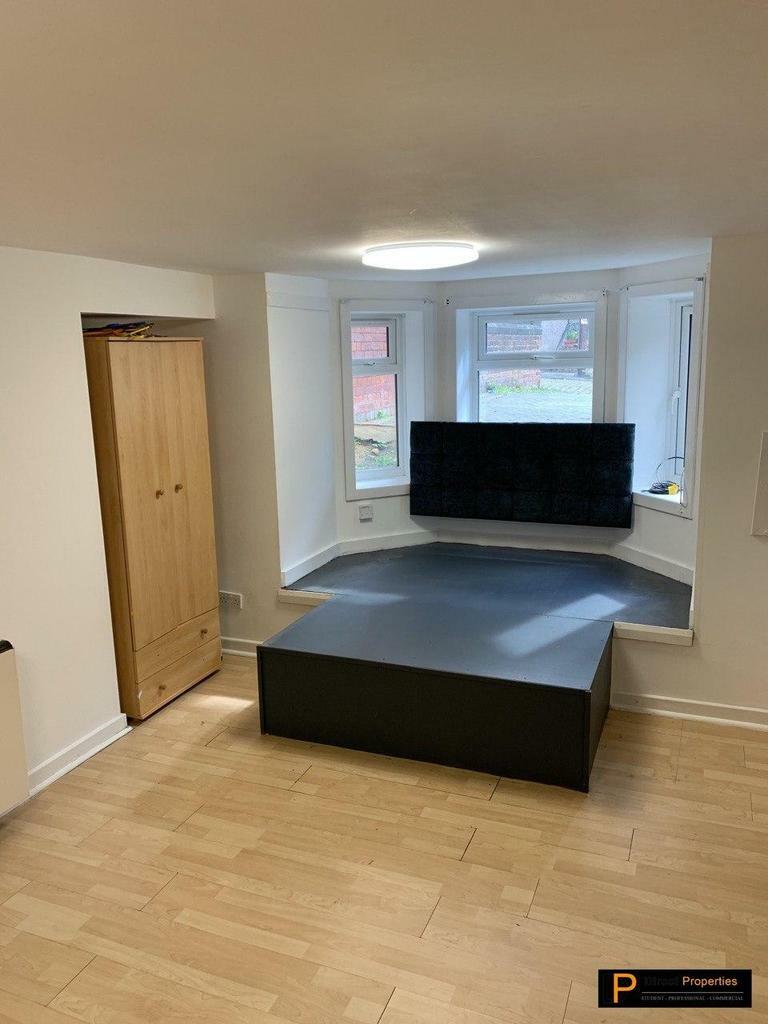 Flat Woodsley Road in Leeds