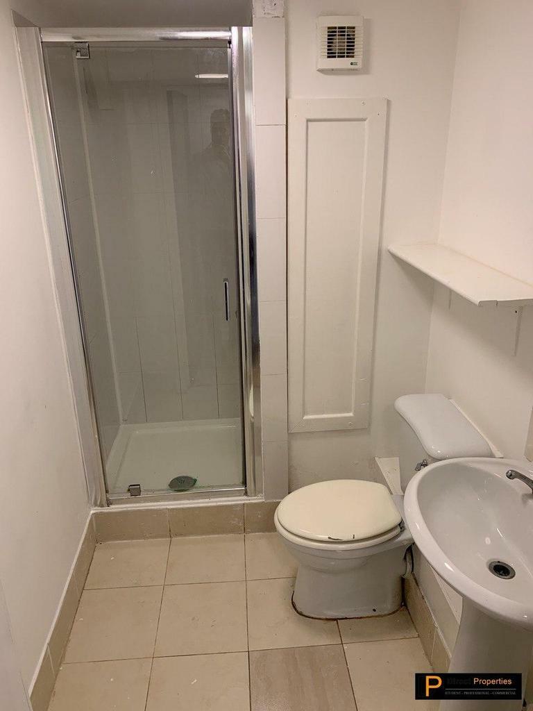 Flat Woodsley Road in Leeds