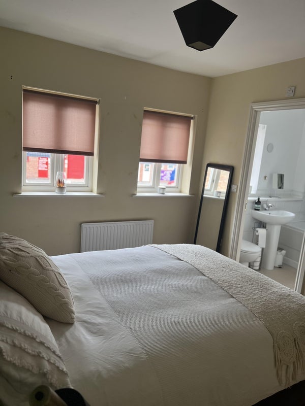 Room Wharf Street in Warwick