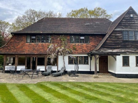House Oakwood Close in Greater London