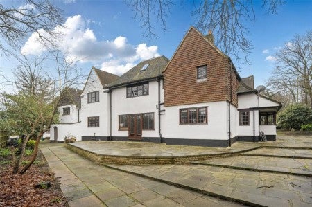 House Oakwood Close in Greater London