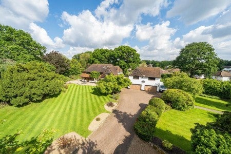 House Oakwood Close in Greater London
