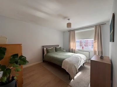 Flat Brandwood Crescent in Birmingham