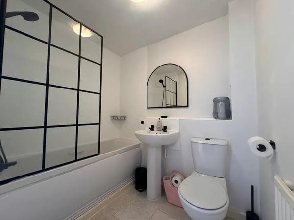 Flat Brandwood Crescent in Birmingham