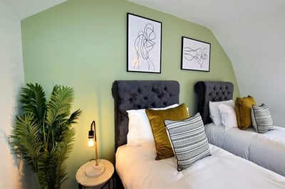Flat Triangle West in Bristol