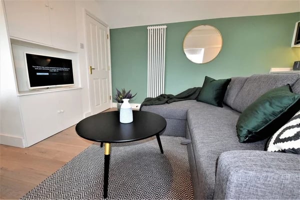 Flat Triangle West in Bristol
