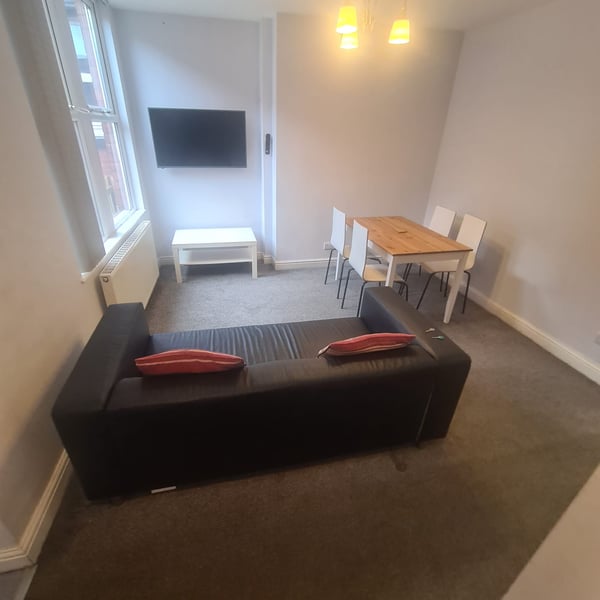 Flat Winston Gardens in Leeds