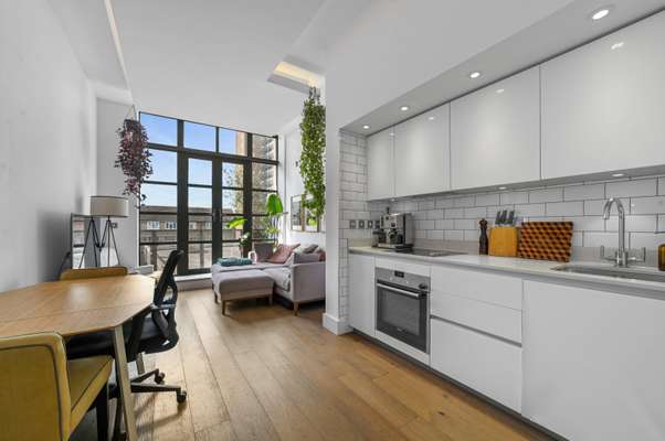 Flat Chatham Place in Greater London