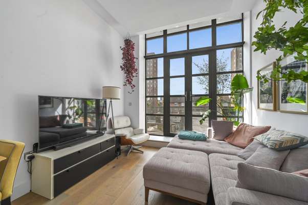 Flat Chatham Place in Greater London