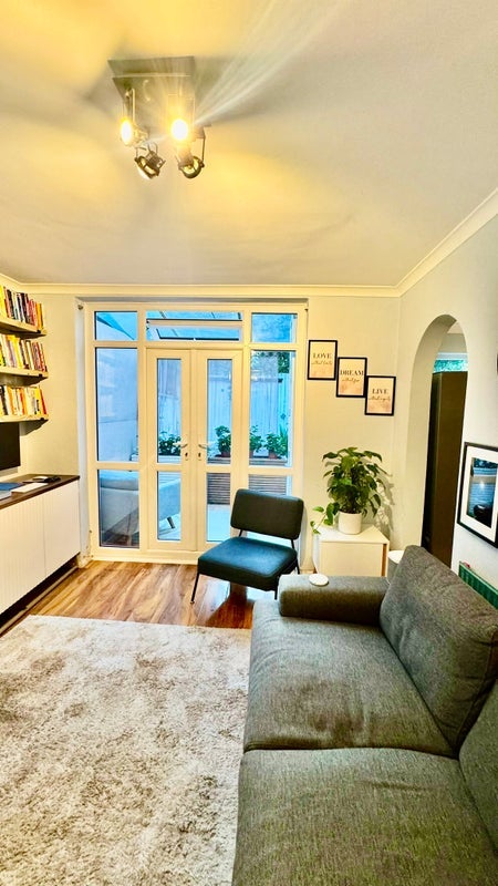 Room Cranleigh Close in Greater London