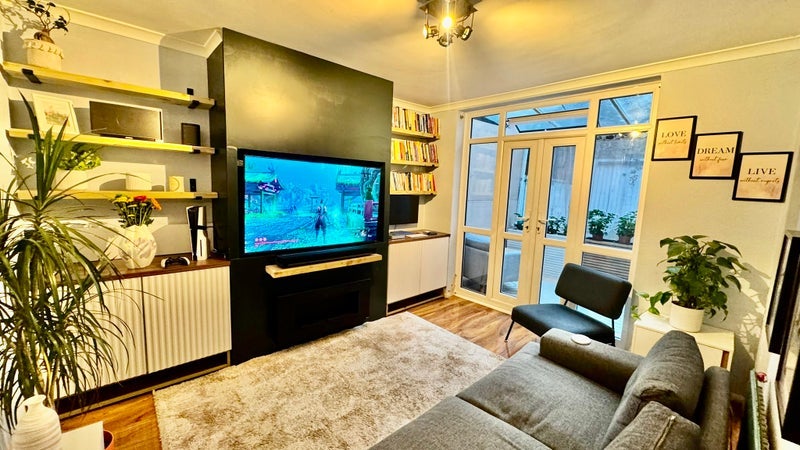 Room Cranleigh Close in Greater London