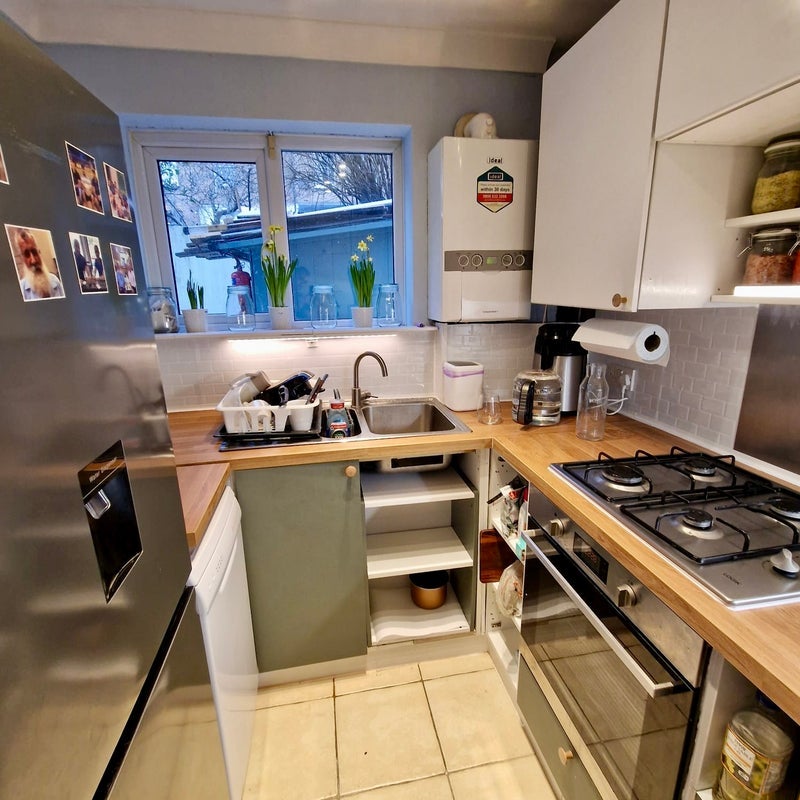 Room Cranleigh Close in Greater London