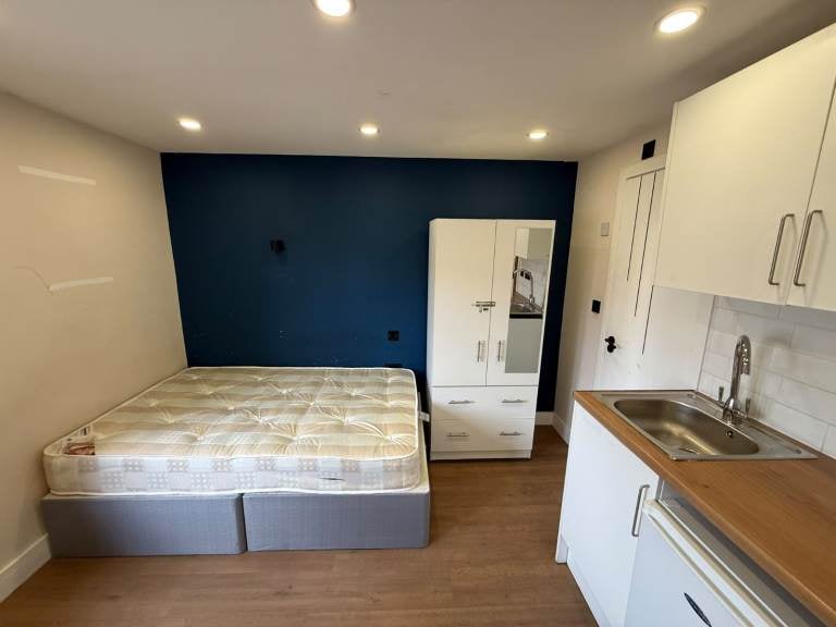 Flat Brent Road in Greater London