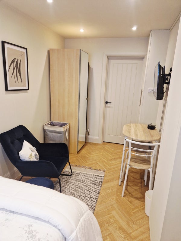 Room Gaston Avenue in Bristol