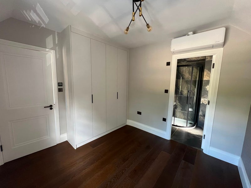 Room Oakleigh Road South in Greater London