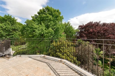 Flat Gledhow Gardens in Greater London