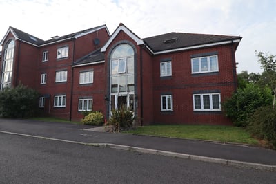 Flat Nightingale Close in Blackburn