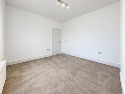 Flat Holloway Road in Greater London