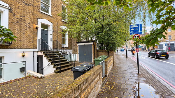 Flat Holloway Road in Greater London