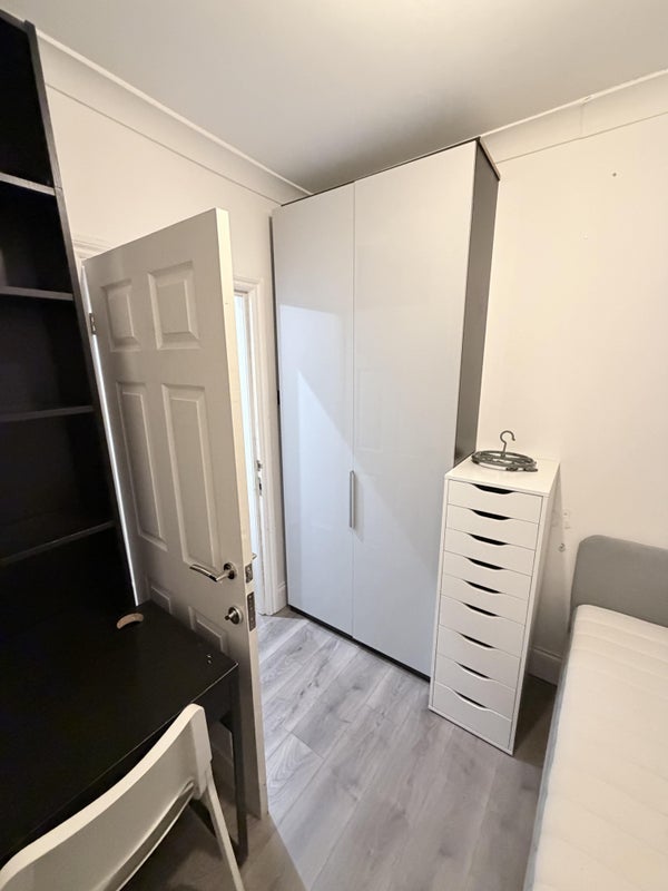 Room Uxbridge Road in Greater London